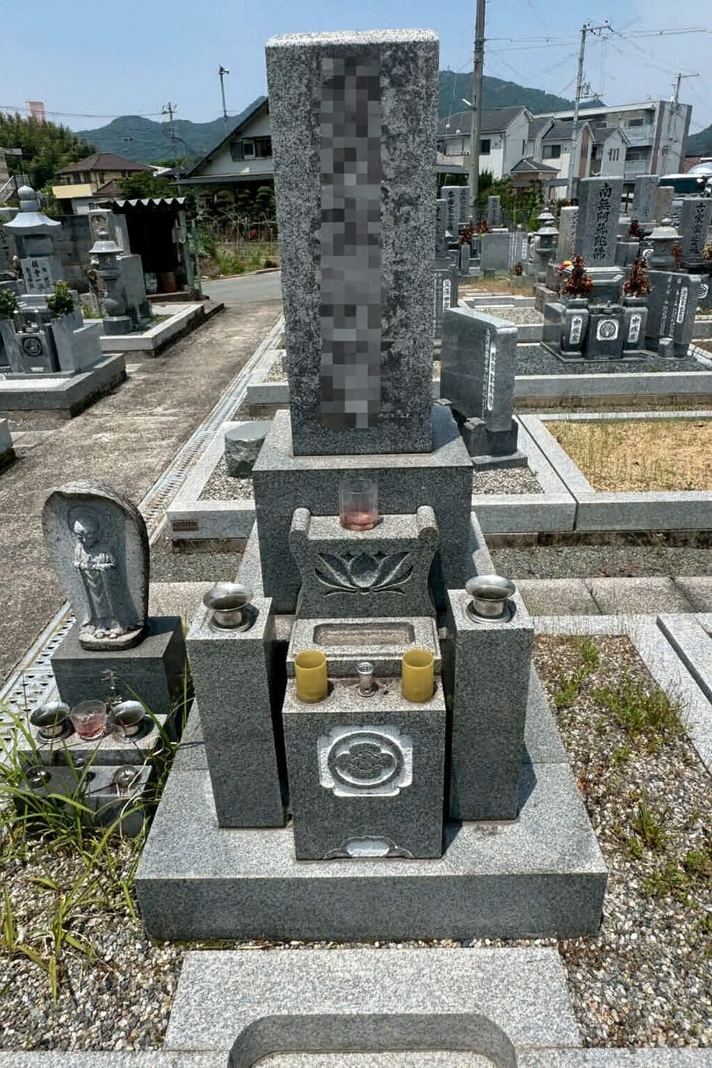 墓所清掃サービスの作業前の墓石