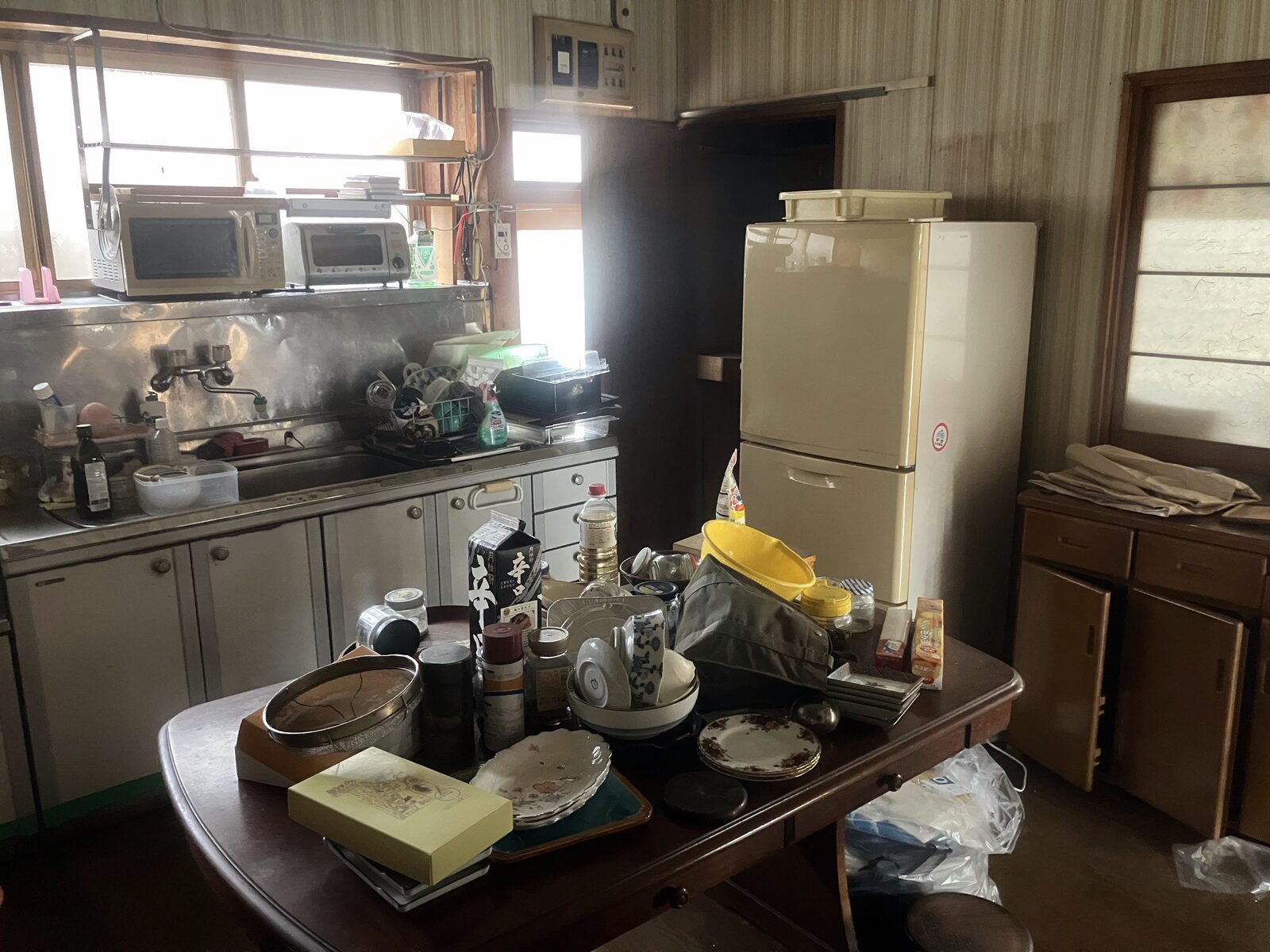 家財整理前のキッチン